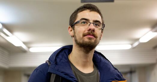 Бамжы, смурод, вошы — так Пётр Маркелаў сядзіць на сутках у Акрэсціна