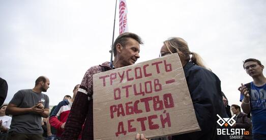 На плошчы Незалежнасці зноў шматлюдна (фота)