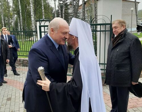 Лукашэнка, мітрапаліт Веніямін і Міхаіл Гуцэрыеў на адкрыцці царквы ў Шаршунах 3 кастрычніка 2020 года. Фота: "Пул першага". Лукашэнка, мітрапаліт Веніямін і Міхаіл Гуцэрыеў на адкрыцці царквы ў Шаршунах 3 кастрычніка 2020 года. Фота: "Пул першага".