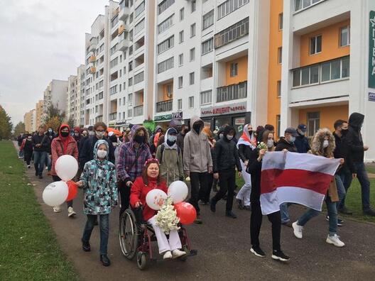 Валянціна Крыштапенка на мірным маршы 11 кастрычніка. Фота: Сяргей Серабро, «Народныя навіны Віцебска» Валянціна Крыштапенка на мірным маршы 11 кастрычніка. Фота: Сяргей Серабро, «Народныя навіны Віцебска»