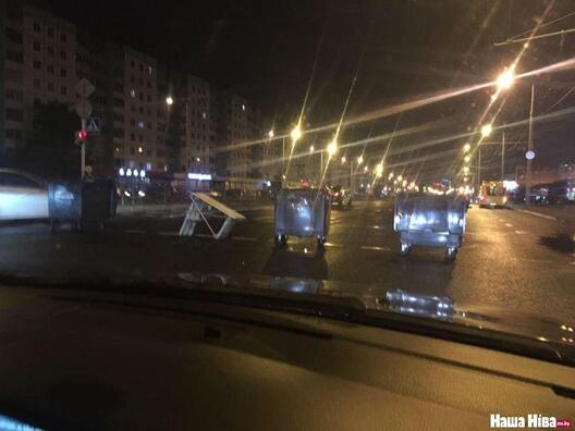 Каля метро «Спартыўная» Каля метро «Спартыўная»