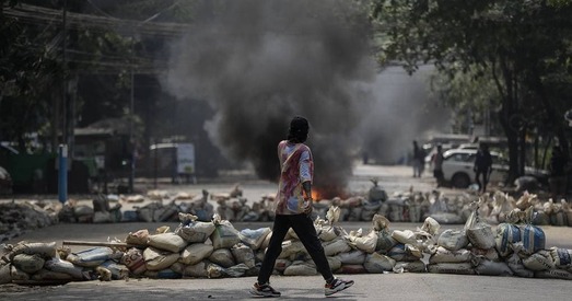 На захадзе М'янмы ідуць жорсткія баі хунты з насельніцтвам