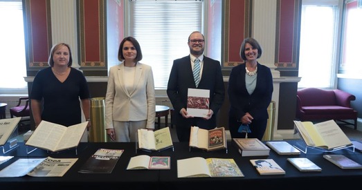 У бібліятэцы Кангрэса ЗША цяпер ёсць кніга «Я выходжу»