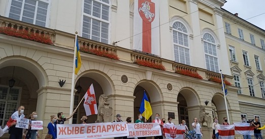 БЧБ-сцягі ў цэнтры Варшавы і Львова