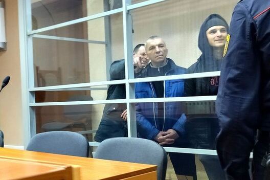 Дзяніс Дзікун, Алег Малчанаў і Дзмітрый Равіч падчас суда, фота праваабаронцаў Дзяніс Дзікун, Алег Малчанаў і Дзмітрый Равіч падчас суда, фота праваабаронцаў