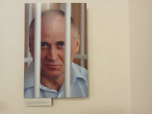 Фотаздымак Мікалая Статкевіча з выставы "Шлях свабоды". Фота з тэлеграм-канала Народнай Грамады Фотаздымак Мікалая Статкевіча з выставы "Шлях свабоды". Фота з тэлеграм-канала Народнай Грамады