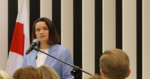 Невядомыя пагражаюць жыццю Святланы Ціханоўскай