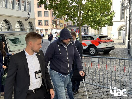 Юрый Гараўскі на ўваходзе ў суд Юрый Гараўскі на ўваходзе ў суд