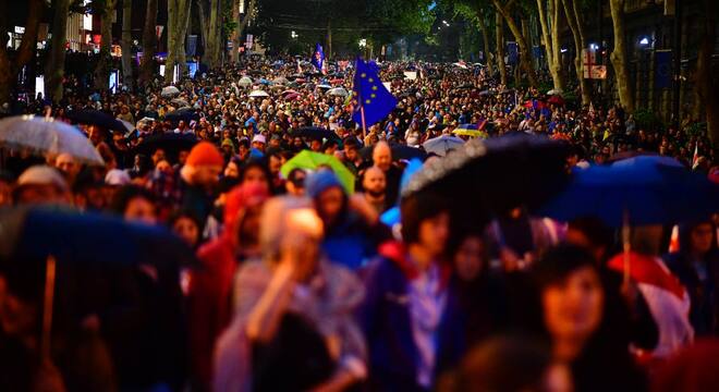 Грузія пратэстуе супраць улады У Грузіі магутная акцыя пратэсту, прафсаюзы заклікалі да нацыянальнага страйку (фота, відэа)