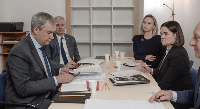 Дэмакратычныя сілы развальваюцца? Класкоўскі: Спадары «протапарламентарыі», прачніцеся! Вы б'ецеся за пусты мех