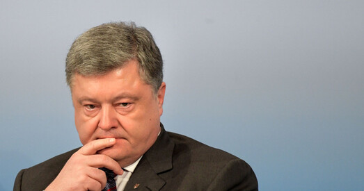 Пятра Парашэнку не выпусцілі з Украіны