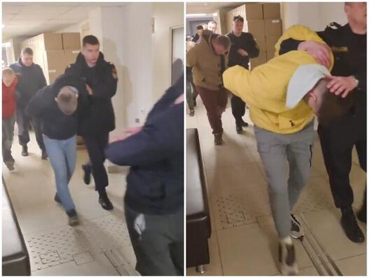 Палітвязняў заводзяць у залу паседжанняў, Баранавічы, 1 красавіка 2024 года. Скрыншоты відэа прапагандыстаў Палітвязняў заводзяць у залу паседжанняў, Баранавічы, 1 красавіка 2024 года. Скрыншоты відэа прапагандыстаў