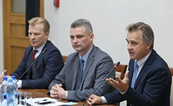 pravocentristy_245.jpg pravocentristy_245.jpg