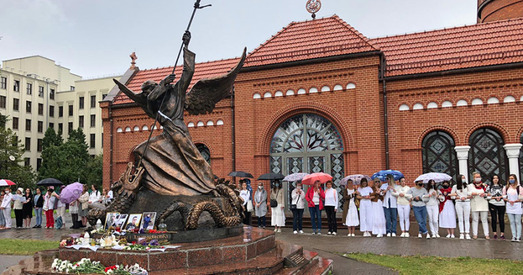 У вернікаў забіраюць Чырвоны касцёл (дапоўнена)