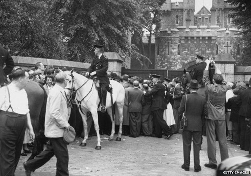 Публічнае пакаранне ля турмы Халаўэй, 1955 год Публічнае пакаранне ля турмы Халаўэй, 1955 год