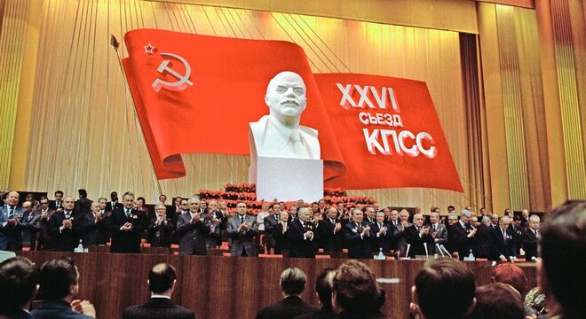 «У 2024 годзе Беларусь завершыць пераход да аднапартыйнай сістэмы» «У 2024 годзе Беларусь завершыць пераход да аднапартыйнай сістэмы»