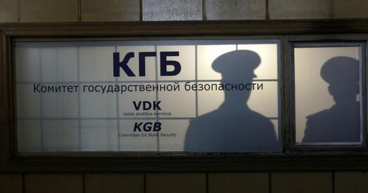 У Латвіі пасля публікацыі картатэкі агентаў КДБ здарыліся скандальныя адкрыцці