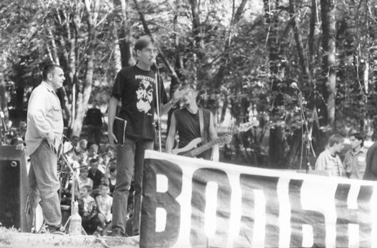 Cяргей Сахараў вядзе адзін з канцэртаў «Вольныя танцы», Маладзечна, 1999 год, фота Інга Пэтца Cяргей Сахараў вядзе адзін з канцэртаў «Вольныя танцы», Маладзечна, 1999 год, фота Інга Пэтца