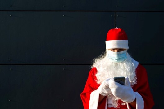 santa_claus_in_a_medical_mask_with_a_smartphone_online_greetings_ordering_services_for_christmas_and_new_year_social_distance_292419_268.jpg santa_claus_in_a_medical_mask_with_a_smartphone_online_greetings_ordering_services_for_christmas_and_new_year_social_distance_292419_268.jpg