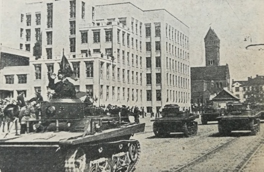 Савецкі вайсковы парад у Мінску, сярэдзіна 1930-х. гадоў Савецкі вайсковы парад у Мінску, сярэдзіна 1930-х. гадоў