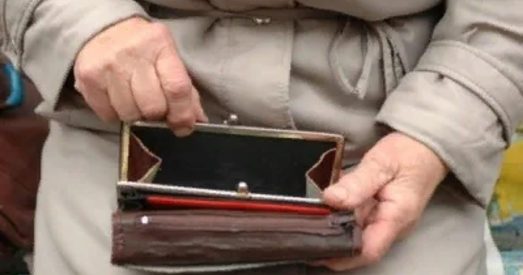 У Беларусі трэці месяц запар падаюць рэальныя пенсіі