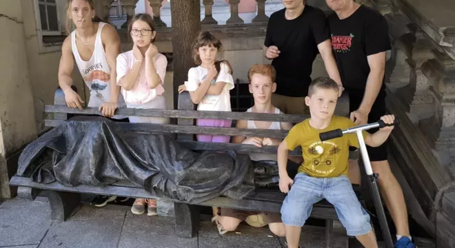 Бацька сямі дзяцей распавёў, з якімі цяжкасцямі сям'я сутыкаецца ў эміграцыі Як беларуская сям'я з сямю дзецьмі жыве ў эміграцыі? Гісторыя Сергія Мельянца і яго родных