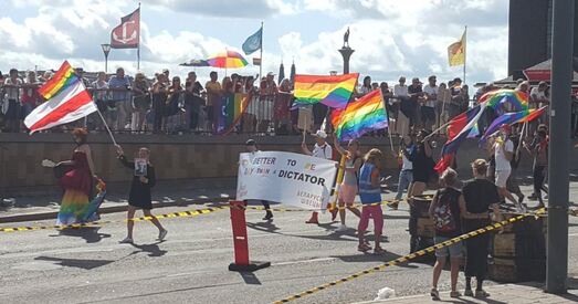 Партрэт Шуневіча пранеслі на найбуйнейшым гей-прайдзе Скандынавіі