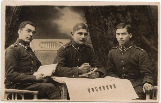 4/16 slonim_8_logo.jpg