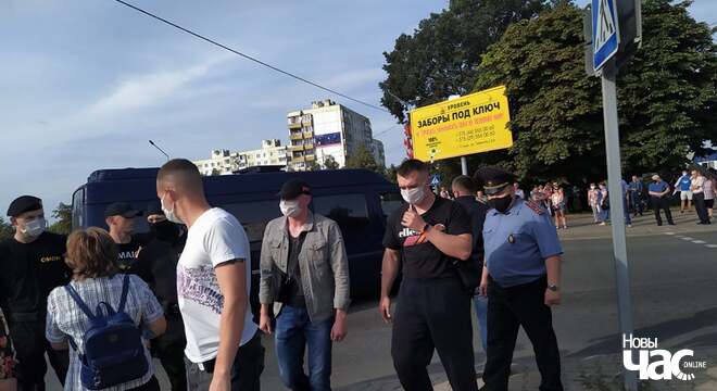 У Слуцку сарваны мітынг Ціханоўскай. Адбыўся хапун (фота) У Слуцку сарваны мітынг Ціханоўскай. Адбыўся хапун (фота)