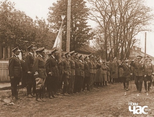 Станіслаў Булак-Балаховіч перад сваімі жаўнерамі, 1930 год Станіслаў Булак-Балаховіч перад сваімі жаўнерамі, 1930 год