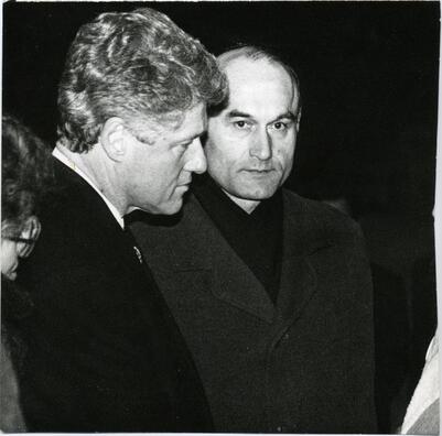 Студзень 1994 г. Прэзідэнт ЗША Б. Клінтан і З. Пазьняк у Курапатах Студзень 1994 г. Прэзідэнт ЗША Б. Клінтан і З. Пазьняк у Курапатах