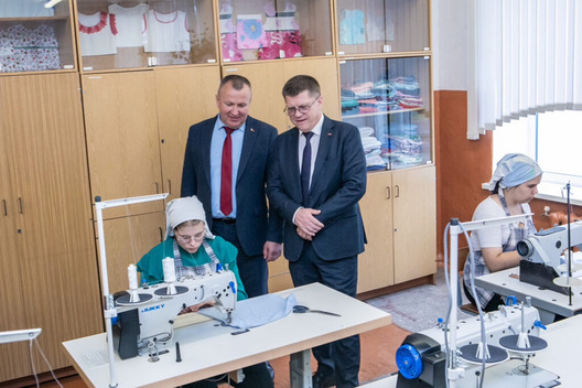 1/2 szvejnaja_majsternja_narauljanskaha_dzjarzaunaha_kaledza.jpg