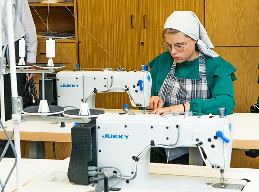 2/2 szvejnaja_majsternja_narauljanskaha_dzjarzaunaha_kaledza_2.jpg