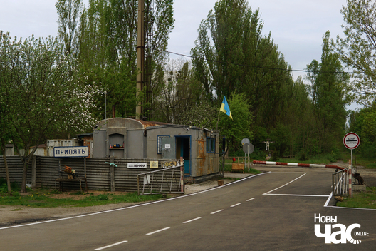 Кантрольна-прапускны пункт на мяжы горада Прыпяць, ён знаходзіцца за 3 км ад ЧАЭС, на момант аварыі налічваў насельніцтва 47,5 тысяч чалавек, якія былі эвакуяваныя 27 траўня 1986. «Горад атамшчыкаў» Прыпяць ператварыўся ў горад-прывід Кантрольна-прапускны пункт на мяжы горада Прыпяць, ён знаходзіцца за 3 км ад ЧАЭС, на момант аварыі налічваў насельніцтва 47,5 тысяч чалавек, якія былі эвакуяваныя 27 траўня 1986. «Горад атамшчыкаў» Прыпяць ператварыўся ў горад-прывід