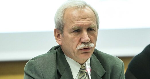 Навошта ў сілавікоў забіраюць пашпарты?