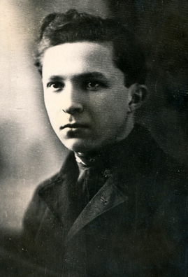 Валянцін Таўлай, паэт, актывіст КПЗБ, вязень Гродзенскай турмы 1920-х ды з 1936 па 1939 гг. Валянцін Таўлай, паэт, актывіст КПЗБ, вязень Гродзенскай турмы 1920-х ды з 1936 па 1939 гг.
