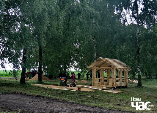 Першая свежасабраная альтанка коштам за 1000 рублёў хутка будзе даведзеная да ладу. Яна каля самай дарогі Першая свежасабраная альтанка коштам за 1000 рублёў хутка будзе даведзеная да ладу. Яна каля самай дарогі