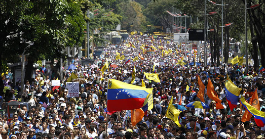 Апазіцыя ў Венесуэле ўзводзіць барыкады і рыхтуецца да «мега-пратэсту»