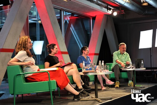 Дыскусія Вольгі Шпарагі і Вікі Біран, 23.06.2022, Берлін. Фота: Крысціна Бандурына Дыскусія Вольгі Шпарагі і Вікі Біран, 23.06.2022, Берлін. Фота: Крысціна Бандурына