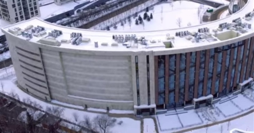 Расія. У дамах замуравалі вокны, якія выходзілі на сядзібу чыноўніка