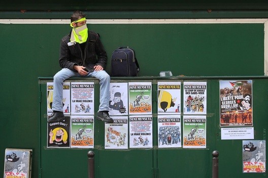 2/6 yellow_vests_paris_01052019_reuters_rtx6twfe.jpg