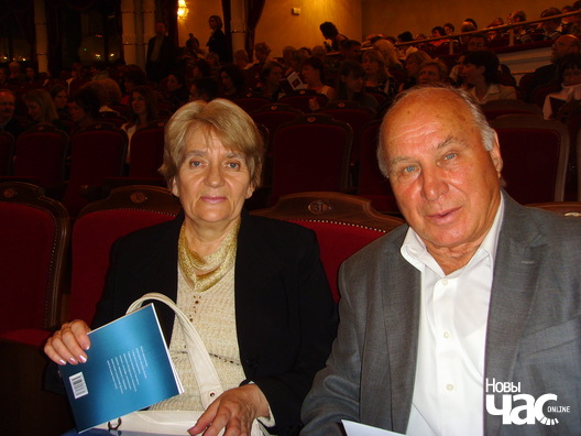 З Радзімам Гарэцкім на прэм’еры оперы Яна Голанда “Чужое багацце нікому не служыць”. 7 ліпеня 2009 г. Фота з сямейнага архіва З Радзімам Гарэцкім на прэм’еры оперы Яна Голанда “Чужое багацце нікому не служыць”. 7 ліпеня 2009 г. Фота з сямейнага архіва