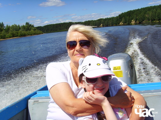 З унучкай Міхалінай на Прыпяці. 2012 г. Фота з сямейнага архіва З унучкай Міхалінай на Прыпяці. 2012 г. Фота з сямейнага архіва