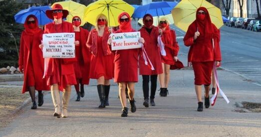 Сілавікі затрымалі жанчын з парасонамі