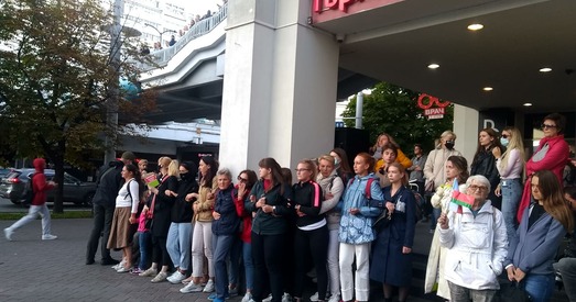 На Нямізе затрымліваюць удзельніц акцыі ў падтрымку Марыі Калеснікавай