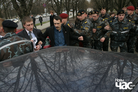 Затрыманне 16 красавіка 2009 г. Фота Юрыя Дзядзінкіна Затрыманне 16 красавіка 2009 г. Фота Юрыя Дзядзінкіна