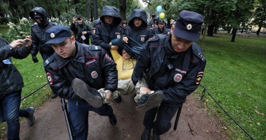 У Санкт-Пецярбургу затрыманыя трое ўдзельнікаў акцыі ў падтрымку міра і Украіны