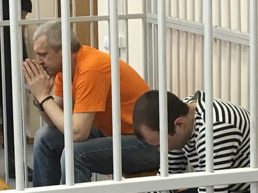 Аляксандр Жыльнікаў і Вячаслаў Сухарко ў Вярхоўным судзе Аляксандр Жыльнікаў і Вячаслаў Сухарко ў Вярхоўным судзе