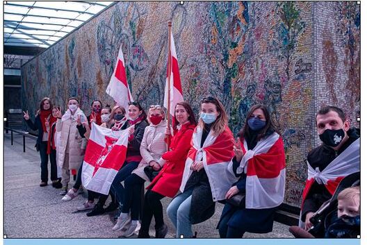 Чыкага, штат Ілінойс, 20 сакавіка 2021. Мазаіка «Чытыры Сезоны» Марка Шагала Чыкага, штат Ілінойс, 20 сакавіка 2021. Мазаіка «Чытыры Сезоны» Марка Шагала