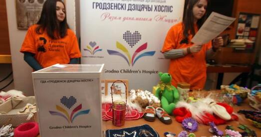 «Тэатро» ў Градна: французскія артысты выступілі для дзетак з хоспісу